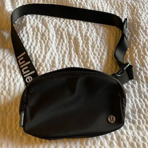 Lululemon everywhere belt bag 1L